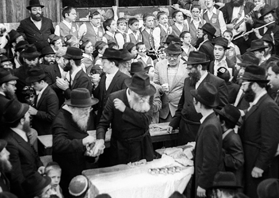 קובץ דברי משיח – שמחת תורה תשמ"ב