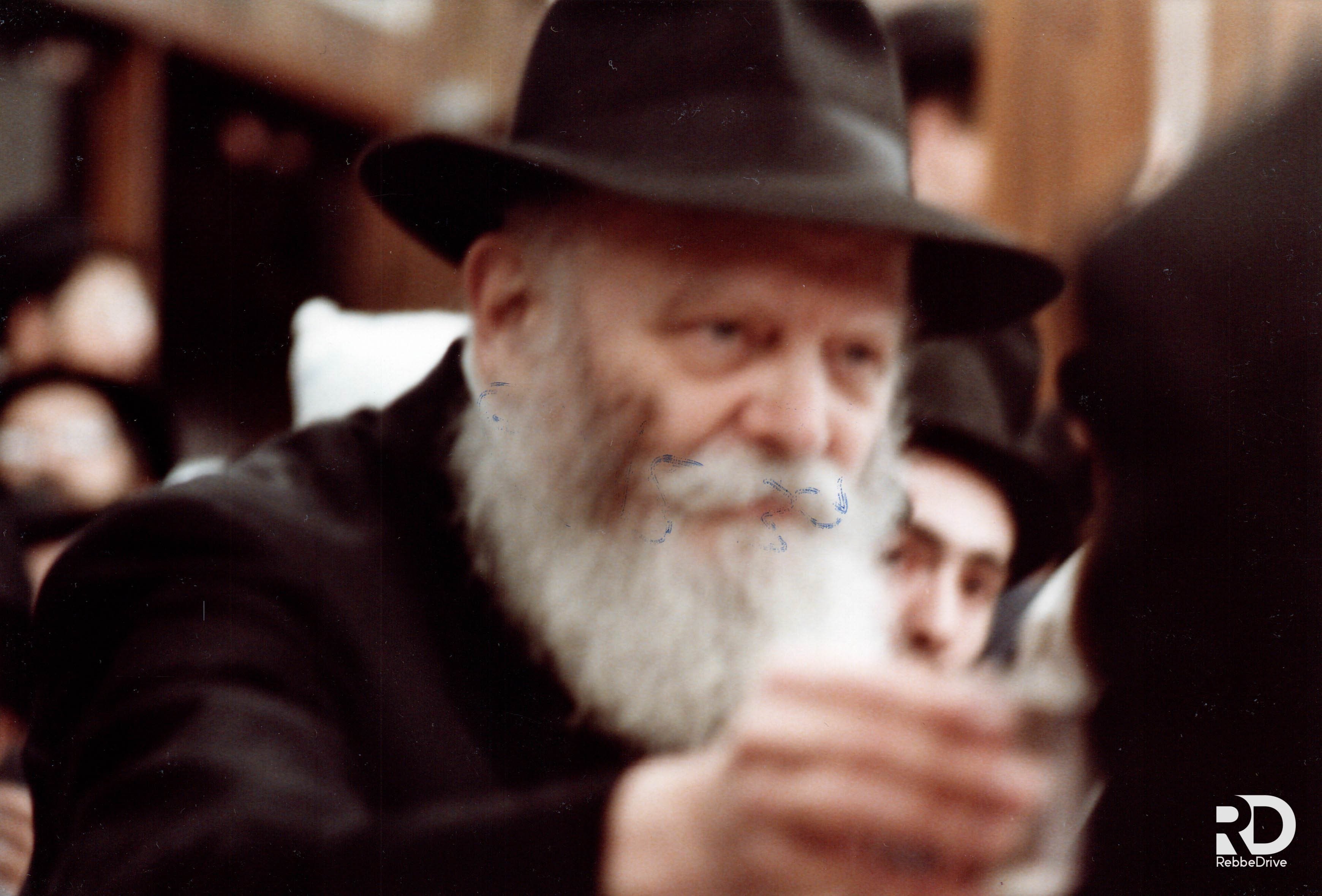 קובץ דברי משיח – אחרון של פסח תשמ"ב